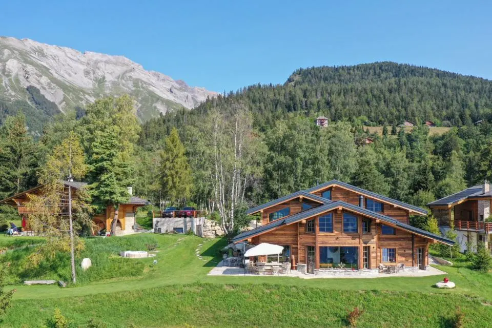 Magnificent old wooden chalet for your main residence — photo 1