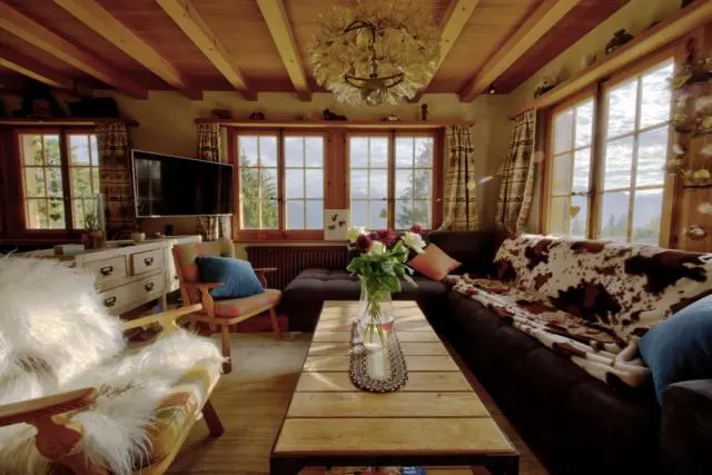 Superbe chalet en madrier avec authentique mazot en résidence secondaire ou principale — 2