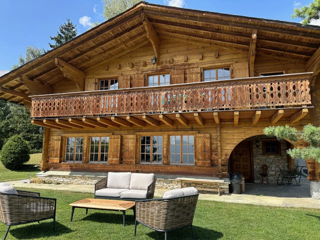 Superbe chalet en madrier avec authentique mazot en résidence secondaire ou principale — 1