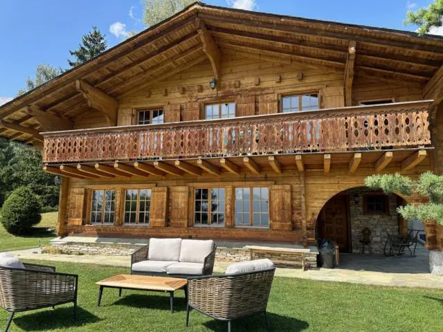 Superbe chalet en madrier avec authentique mazot en résidence secondaire ou principale — 2