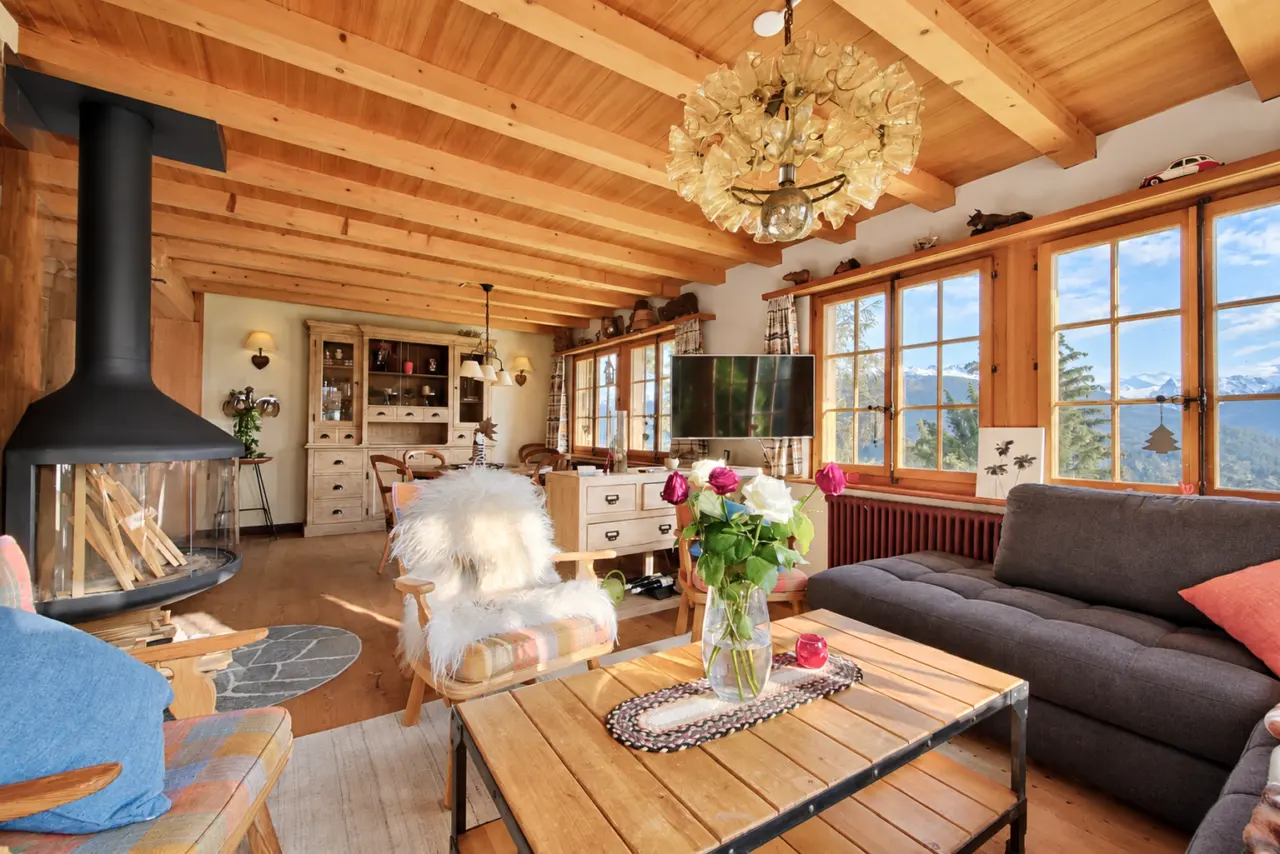 Superbe chalet en madrier avec authentique mazot en résidence secondaire ou principale — 1