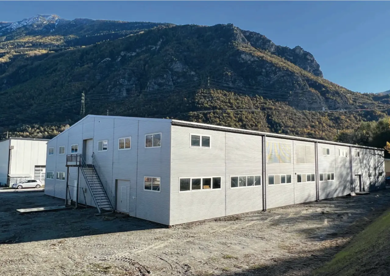 Halle commerciale modulable avec permis de construire en force — 1