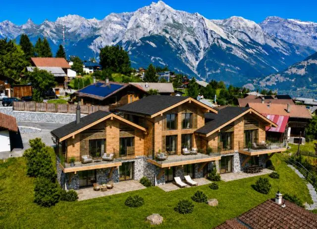 Magnifique chalet sur plan en résidence principale — 2