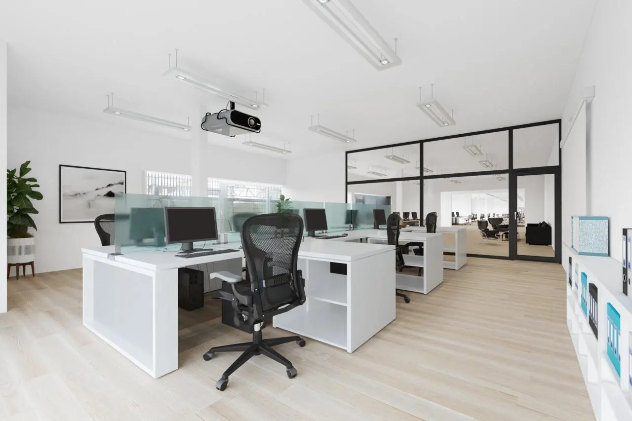 Espaces commerciaux neufs devant la gare — 1