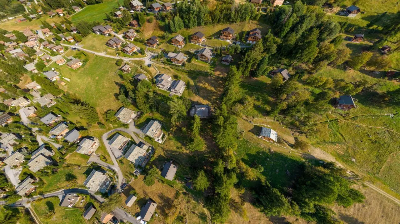 Wunderschönes Grundstück mit atemberaubender Aussicht, Möglichkeit zum Bau eines Hauptwohnsitzes — 1