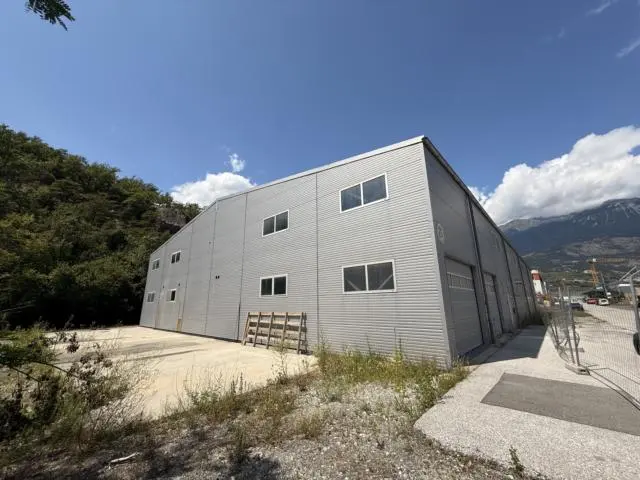 Halle commerciale modulable avec permis de construire en force — 3