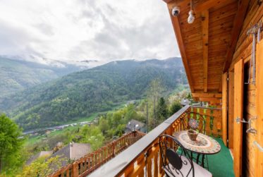 Chalet de charme avec grande terrasse de 40m2, vue imprenable sur les montagnes