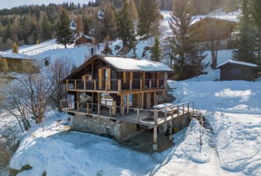 Unique location for this fully renovated chalet on the slopes