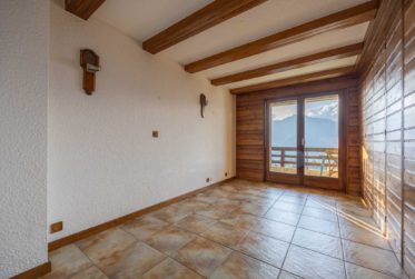 Charming flat at the foot of the slopes (ski in/out)