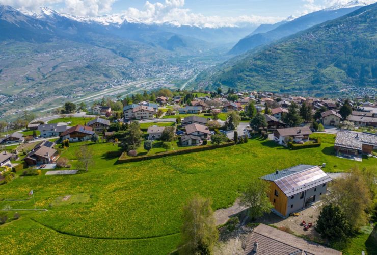 Magnificent building plot with views of the Rhône plain and the Alps