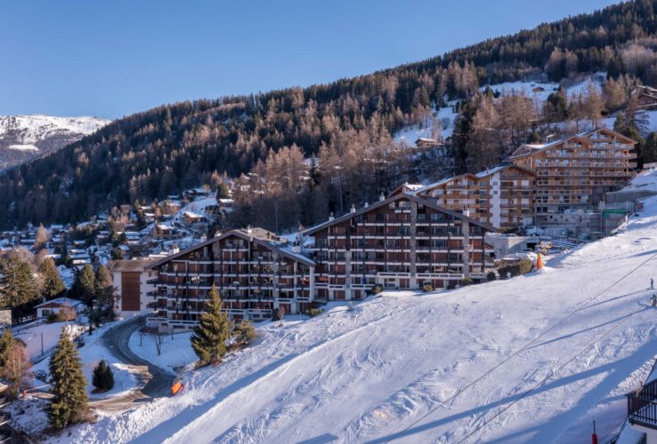 Charming flat at the foot of the slopes (ski in/out)