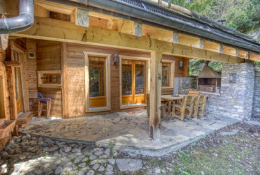 Authentisches Chalet mit Mazot, eingebettet in eine Oase der Ruhe