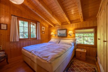 Lovely, cosy chalet in a green setting