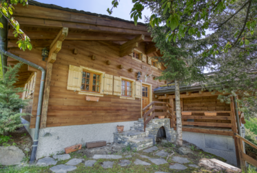 Authentisches Chalet mit Mazot, eingebettet in eine Oase der Ruhe