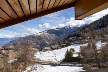 Superbe duplex en attique entièrement rénové au centre de la station