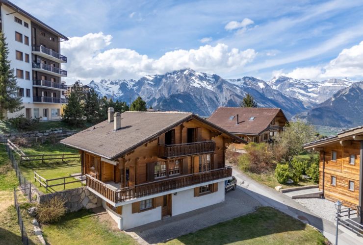 Charming Chalet close to the center with open views