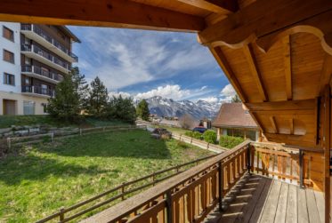 Charming Chalet close to the center with open views