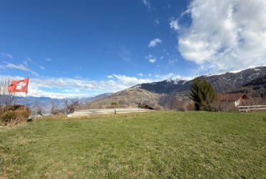 Magnificent building plot 4 minutes from the resort