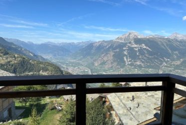 Luxuriöses Chalet mit 2 Wohnungen und atemberaubender Aussicht