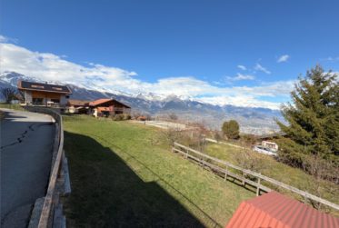 Magnificent building plot 4 minutes from the resort
