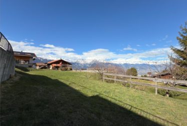 Magnificent building plot 4 minutes from the resort