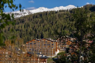 Lovely flat with stunning views, 50 m from the ski lifts
