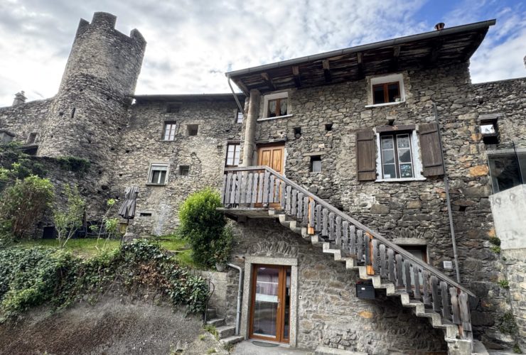 Charmant duplex en attique de 3,5 pièces dans le Bourg