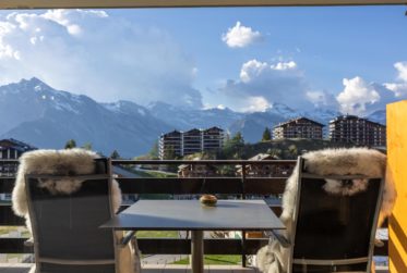 Lovely flat with stunning views, 50 m from the ski lifts