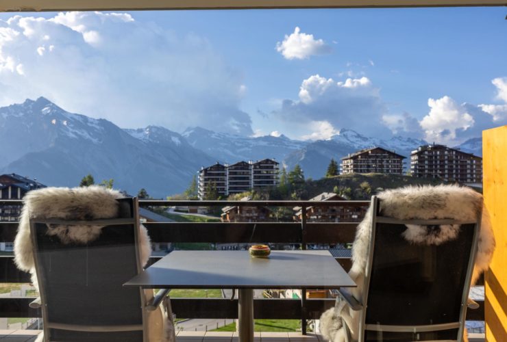 Lovely flat with stunning views, 50 m from the ski lifts