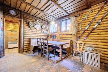Large studio with a chalet atmosphere in the centre