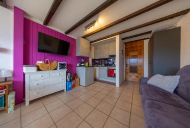Lovely flat with stunning views, 50 m from the ski lifts