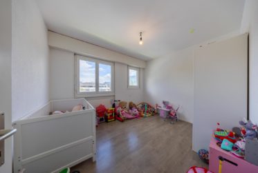 Appartement élégant de 4.5 pièces avec balcon