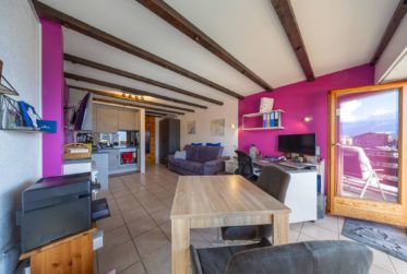 Lovely flat with stunning views, 50 m from the ski lifts