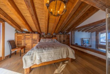 Beautiful ski in/out chalet with breathtaking views