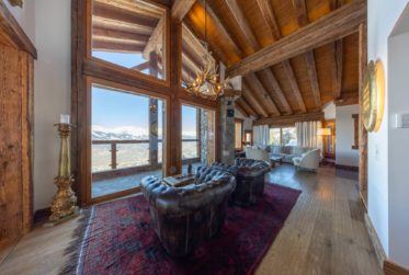 Beautiful ski in/out chalet with breathtaking views