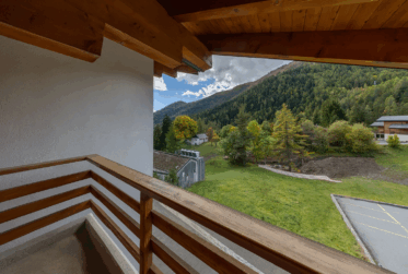 Transversing attic flat in the centre of the village