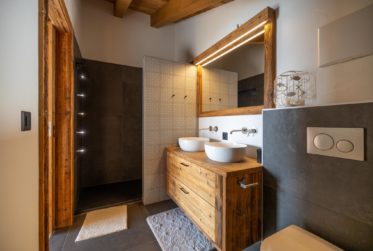 Luxurious 2 apartments chalet with breathtaking views