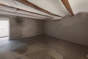 Local commercial idéalement situé dans le centre historique