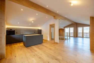 Wunderschöne, komplett renovierte Wohnung im Zentrum des Ortes