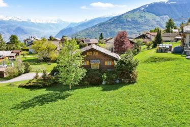 Magnifique chalet en madrier au calme - situation exceptionnelle