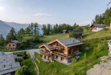 Luxurious 2 apartments chalet with breathtaking views