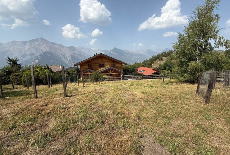 Magnificent building plot with views