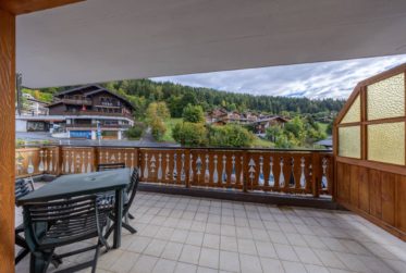 Spacious 3.5-room flat in the heart of the resort
