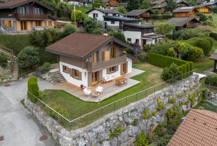 Cosy chalet with panoramic views