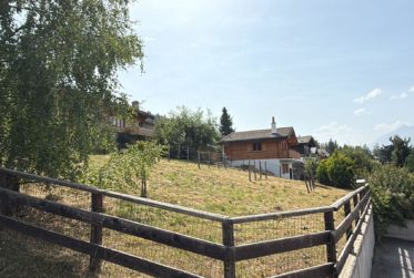 Magnificent building plot with views