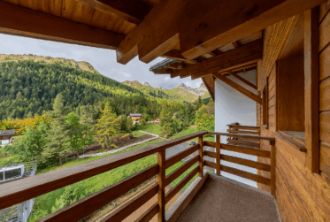 A charming 2.5-room walk-through flat in the centre of the resort