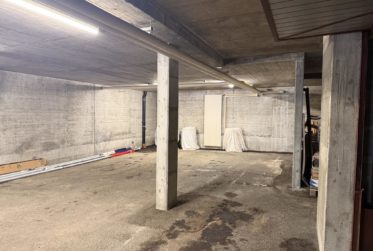 Indoor parking space in the center of Ovronnaz