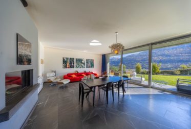 Splendid architect-designed villa with breathtaking views