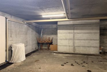 Indoor parking space in the center of Ovronnaz