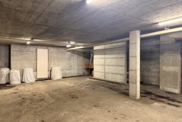 Indoor parking space in the center of Ovronnaz